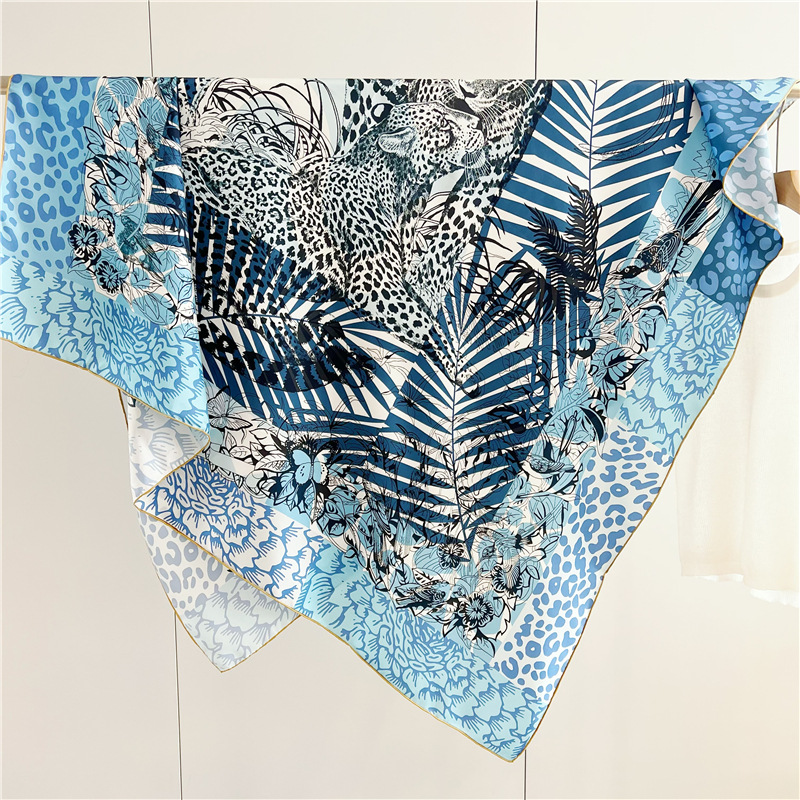Pañuelo de seda con estampado  - Travel Accessories Luxury reseña y precio