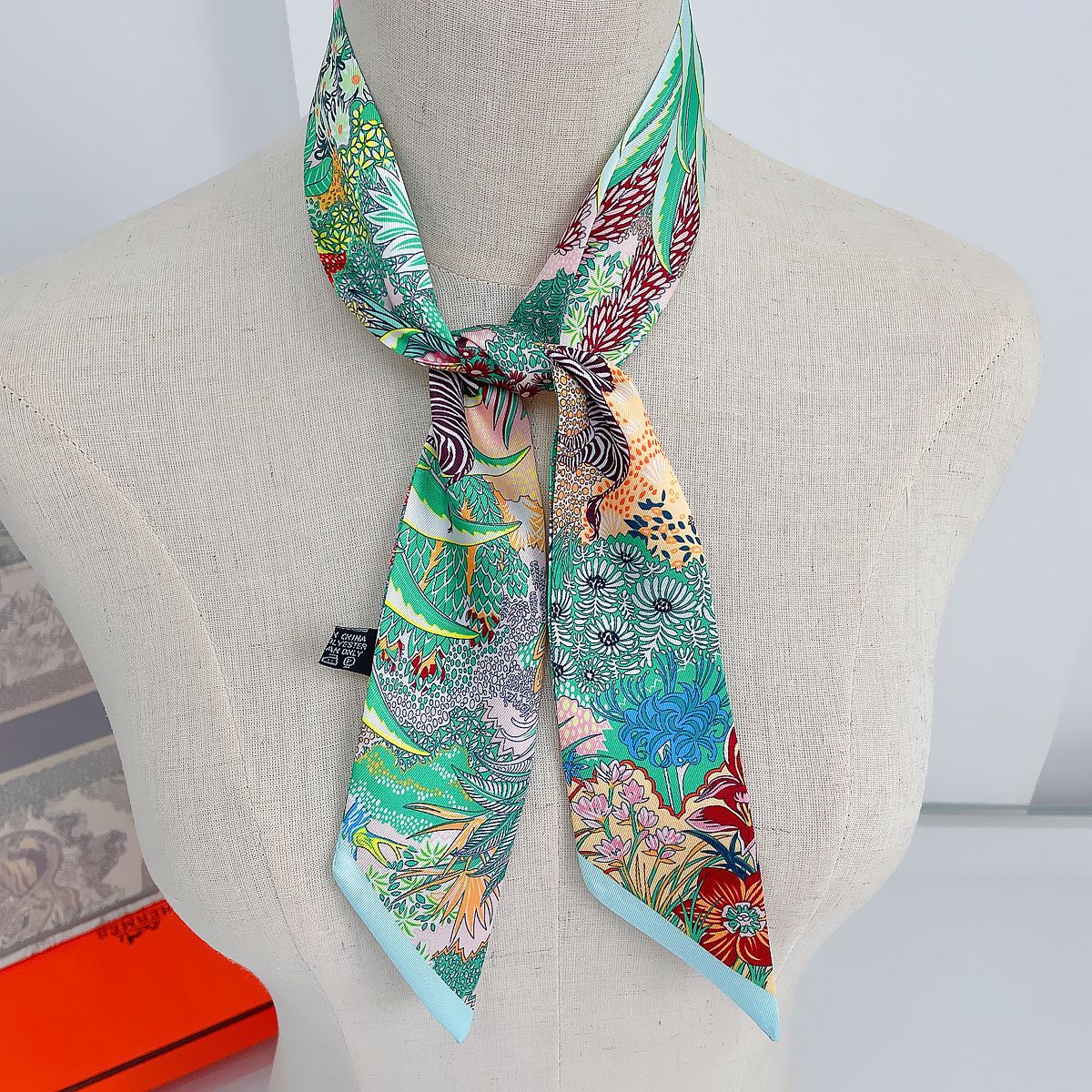 Bufanda larga con estampado de - Travel Accessories Present reseña y precio